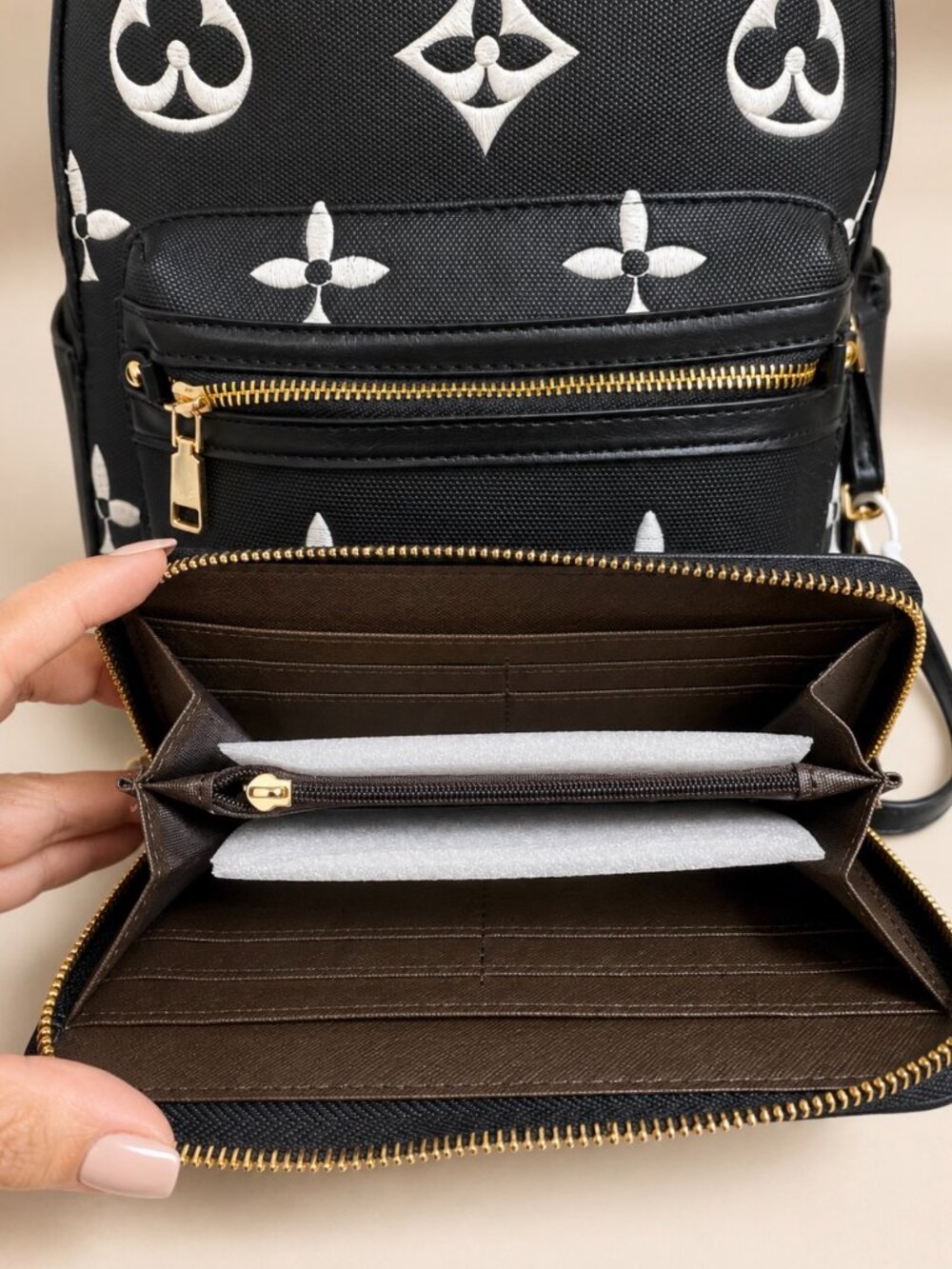 Black & White Pattern Backpack & Matching Wallet Set - NEW! - Picture 6 of 12